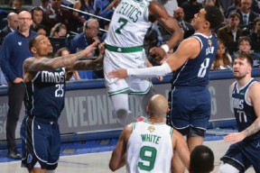 波士顿凯尔特人关键时刻再遭质疑，志在NBA总决赛名次提升，赛场秩序良好，更衣室氛围转暖的简单介绍-南宫体育平台